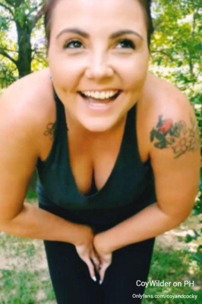 Coy Squirting On A Busy Hiking Trail - Screenshot 1 of 4 - Fingering