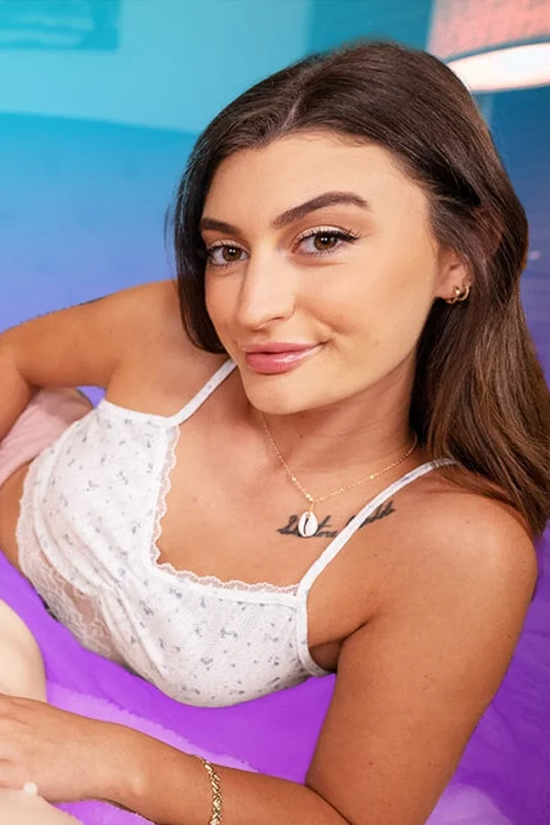 Young & Tasty - Screenshot 1 of 4 - Brown Hair