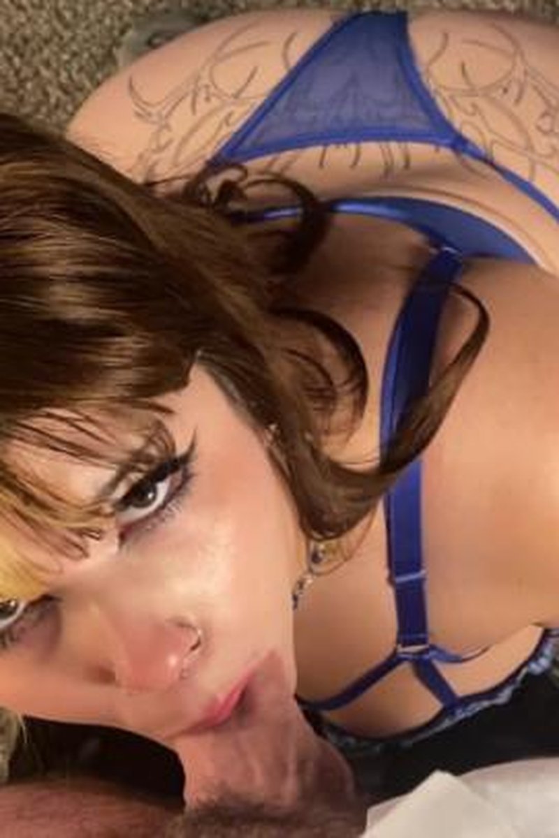 BBW Gives Head, Gets Tied, And Fingered - Screenshot 1 of 4 - BBW