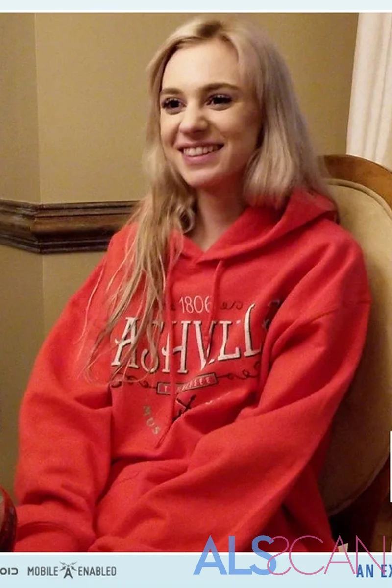 Interview - Screenshot 1 of 4 - Behind The Scenes