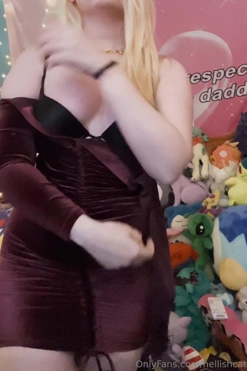 Undressing :3 - Screenshot 1 of 4 - Babes