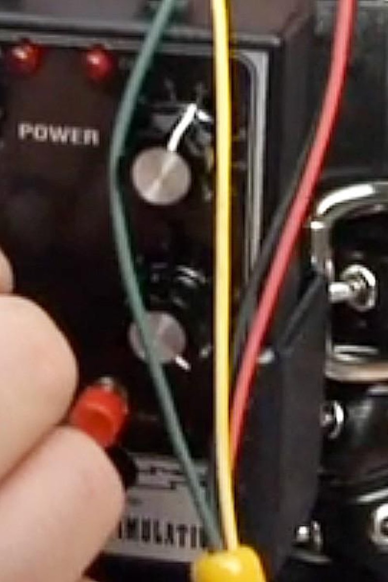 Electro 2/3 - Screenshot 1 of 4 - Bondage