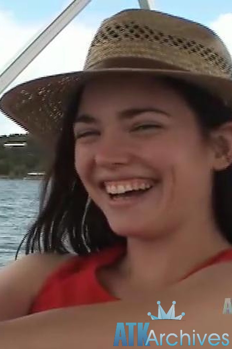 Josie - Interview - Screenshot 1 of 4 - Josie Jos015