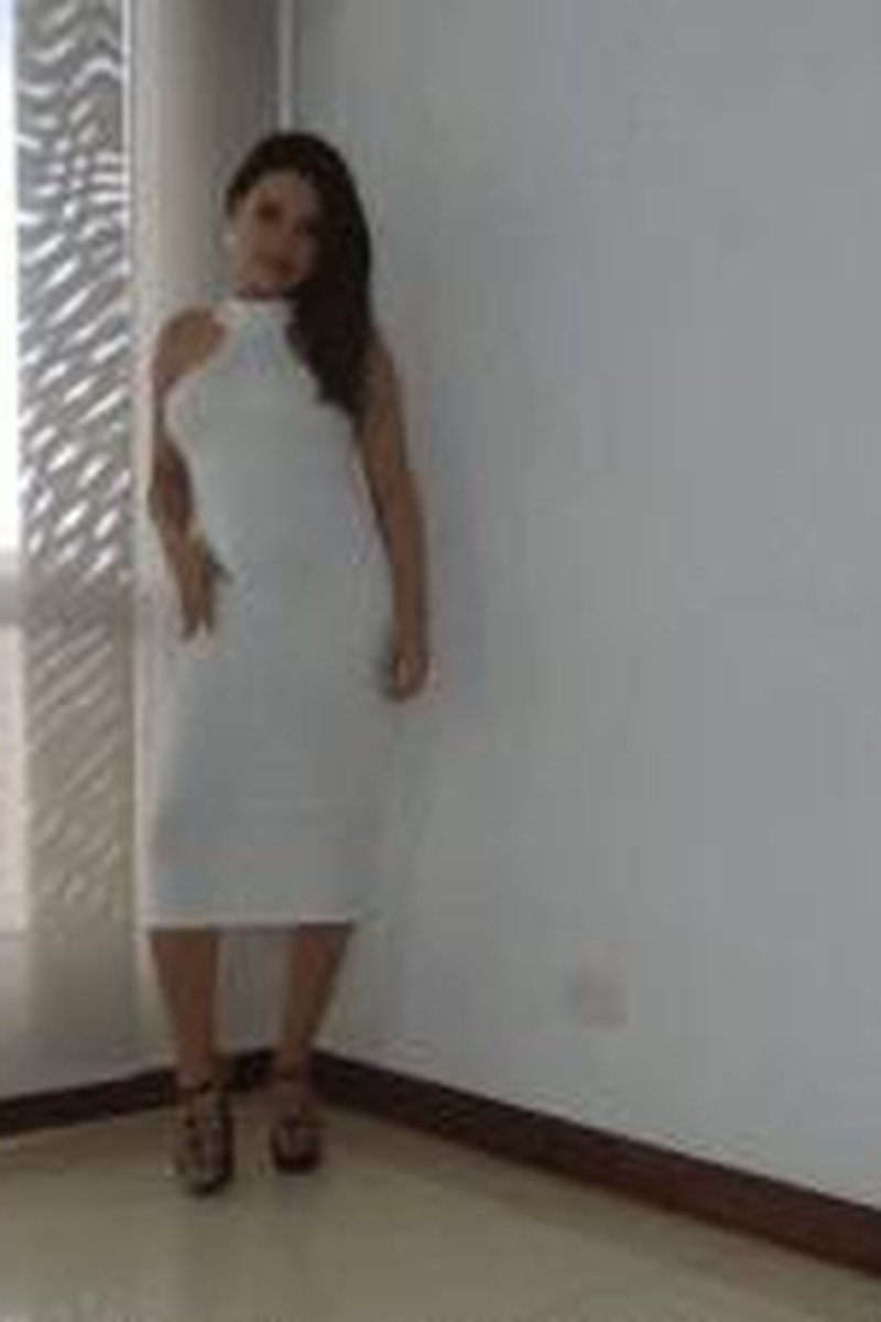 Modeling Nude - Screenshot 1 of 4 - Latin Woman