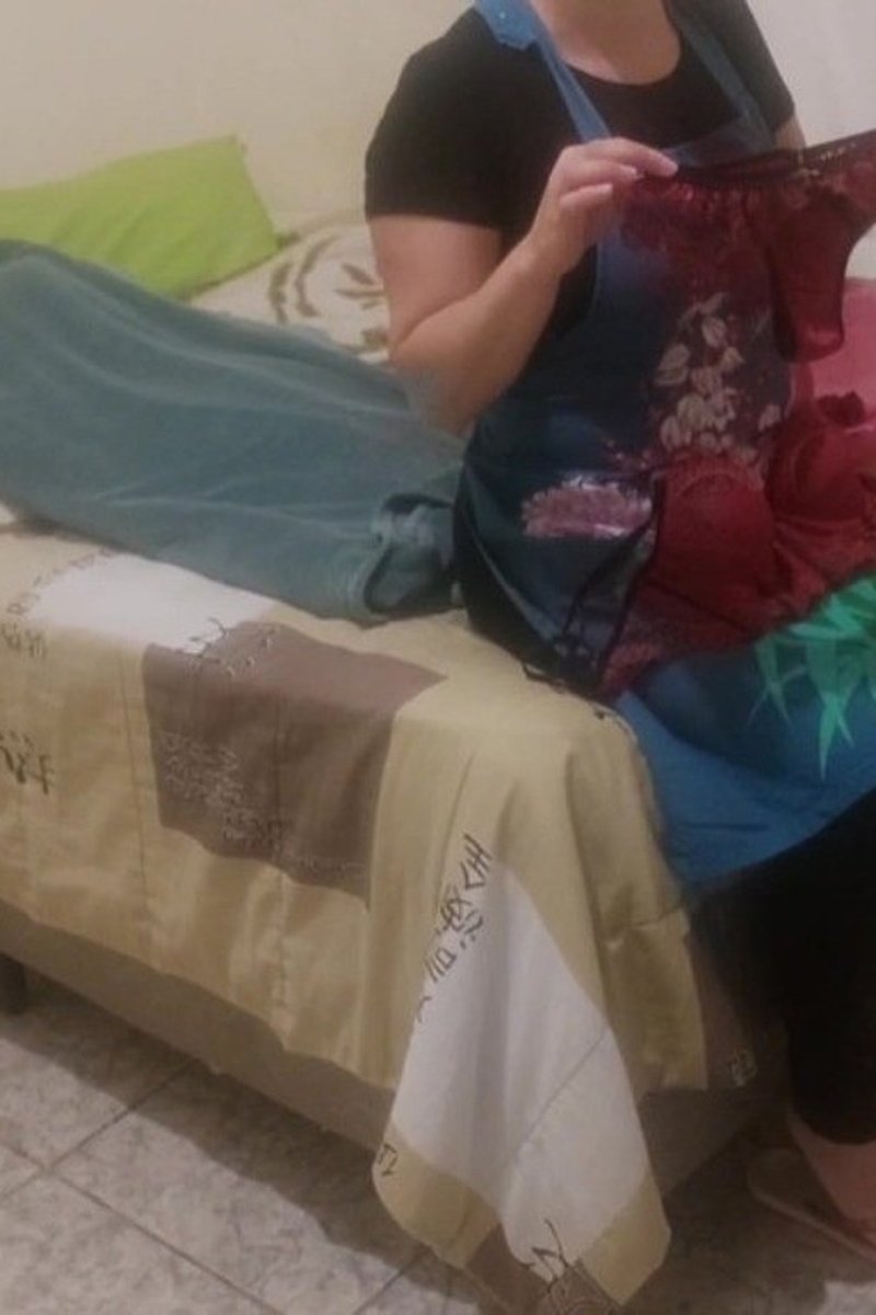Dei Um Presente Intimo Para Empregada. - Screenshot 1 of 4 - Babes