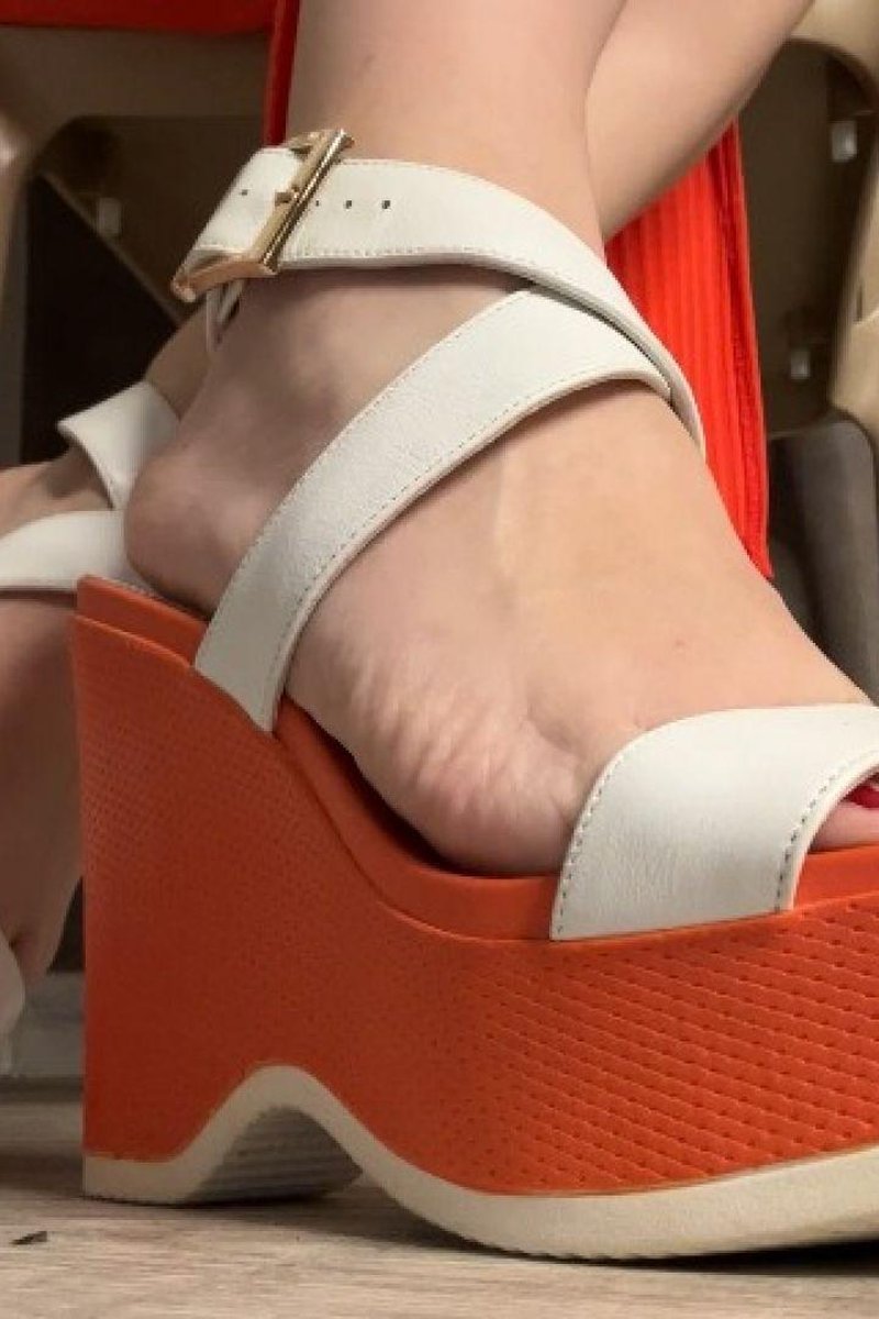 Platformed Shoes - Screenshot 1 of 4 - Foot Fetish