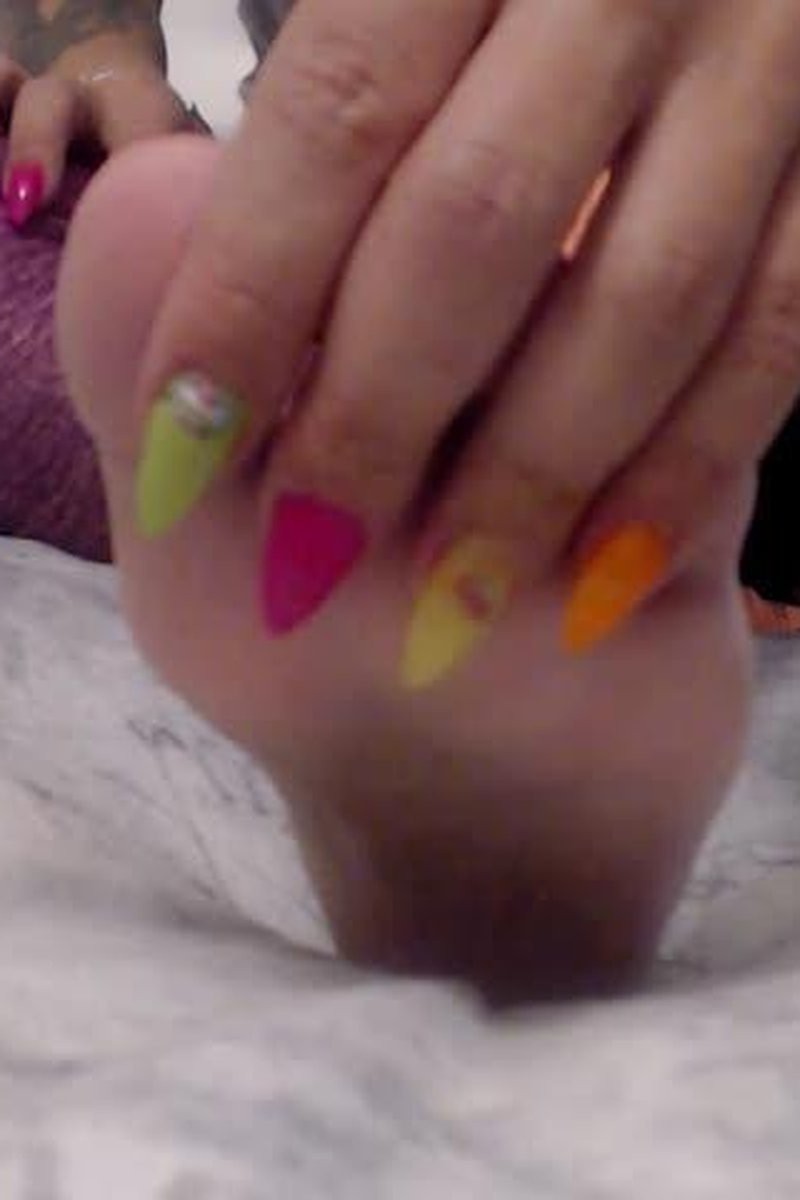 TP-manyvidsspanishfindomsonia-licking-my-soles-spanish-audio