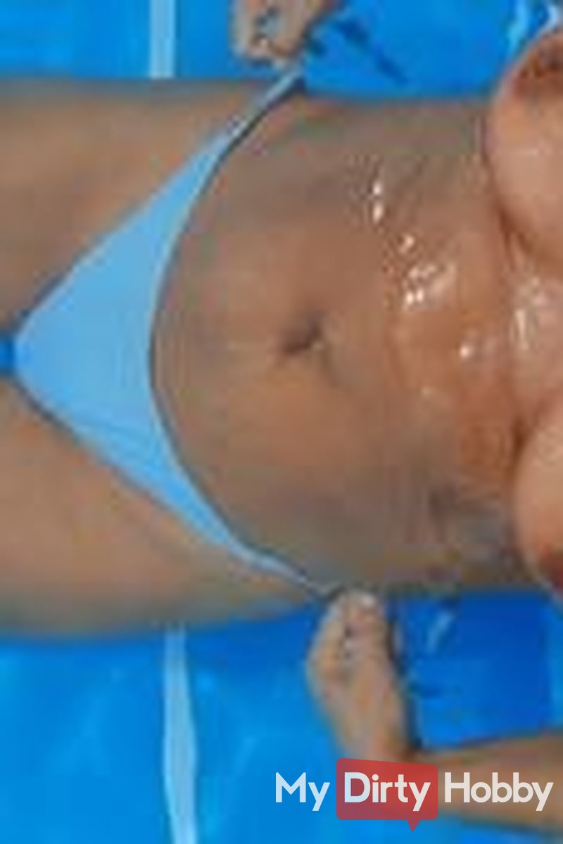 Naked in the Pool 23 - Screenshot 1 of 4 - Seusa