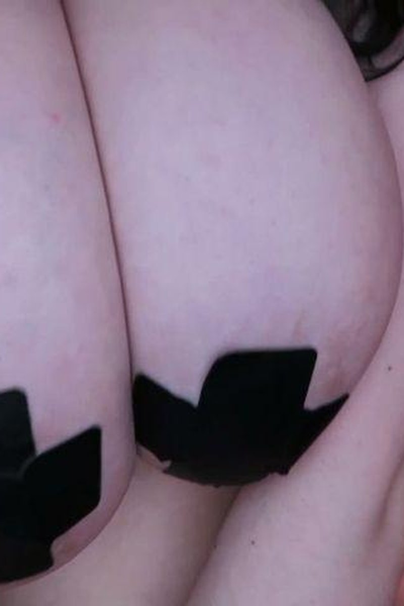 Completely Addicted - Screenshot 1 of 4 - Big Tits