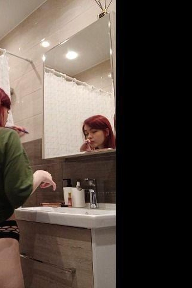 Teeth - Screenshot 1 of 4 - Bored