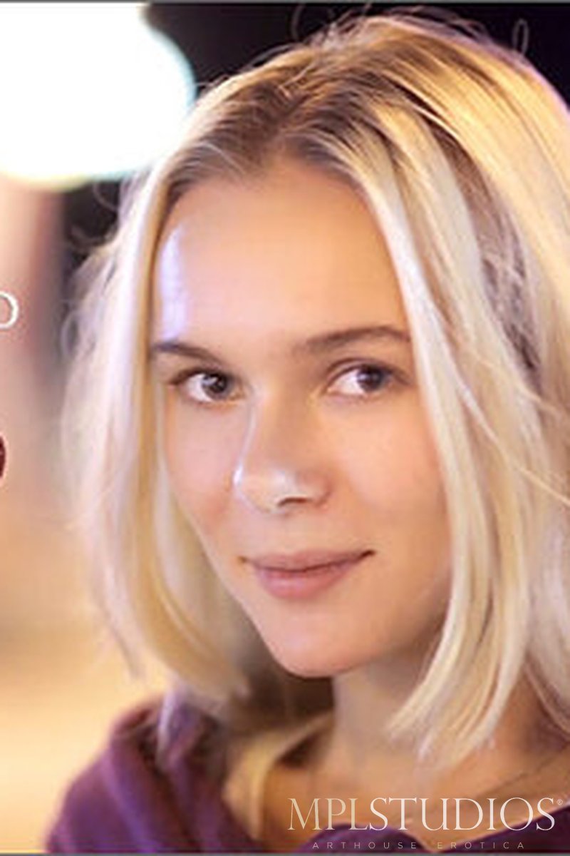 Legend - Screenshot 1 of 4 - Erotica