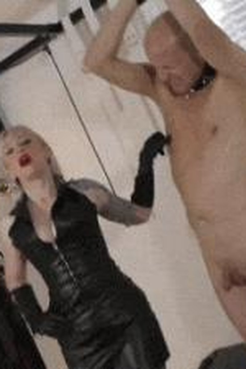 Twisted Torment - Screenshot 1 of 4 - BDSM