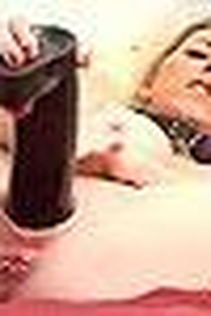 Huge Dildo Insertion - Screenshot 1 of 4 - MILF (30+)