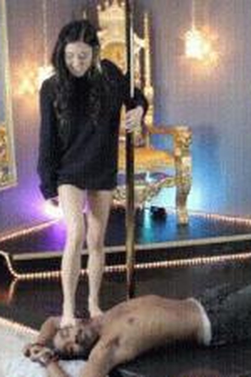 Double Trampled! - Screenshot 1 of 4 - Bondage