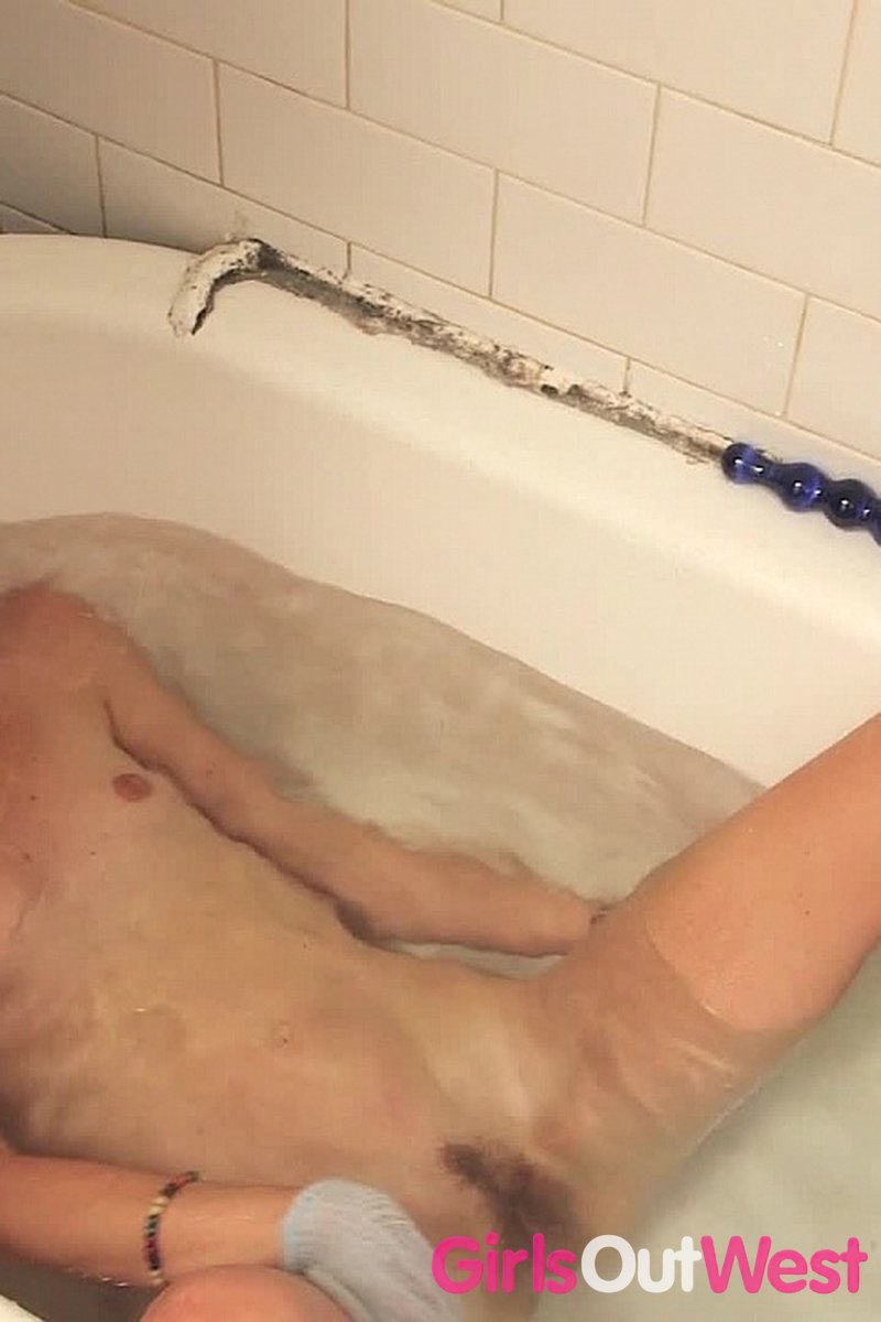 Anni - Soaking - Screenshot 1 of 4 - Classic Favourites