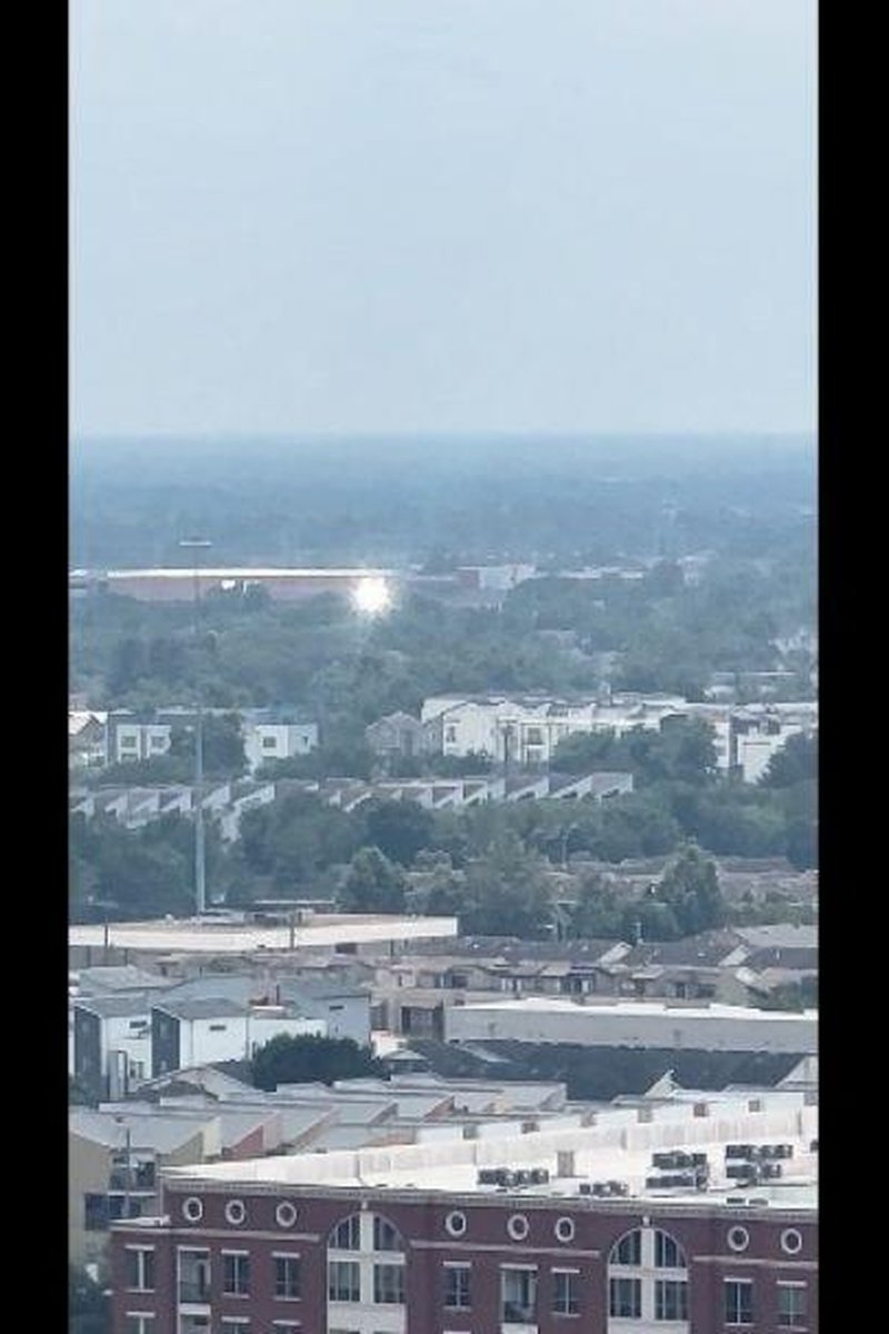 Sun Reflected Off A Metal Wall - Screenshot 1 of 4 - Outdoors