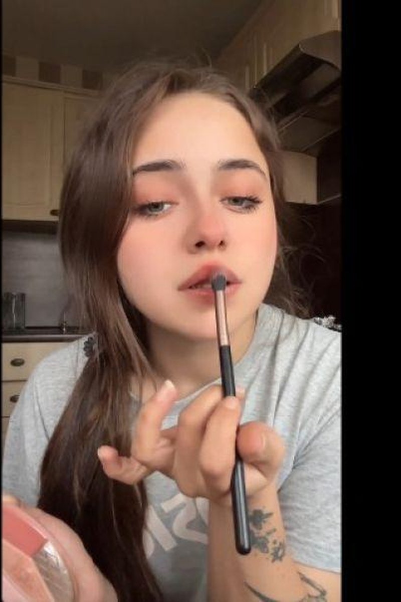 Make Up 3 Part - Screenshot 1 of 4 - Makeup