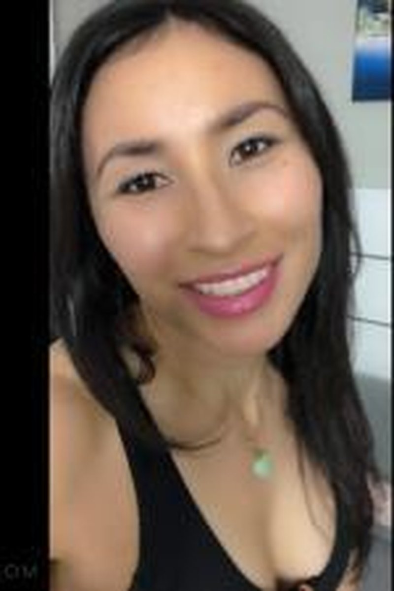 Yoga Pants And Bare Ass Face Farts - Screenshot 1 of 4 - Asian