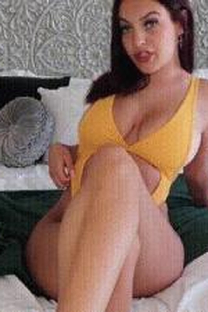 Summer Cuck - Screenshot 1 of 4 - BDSM