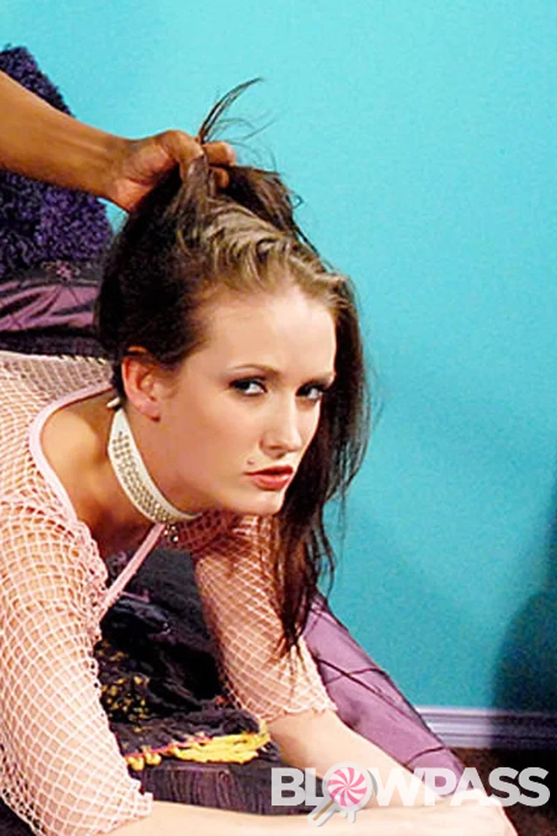 Hailey Young - Screenshot 1 of 4 - Blowjob