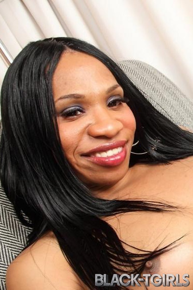 Lisa Strokes & Cums - Screenshot 1 of 4 - Big Tits