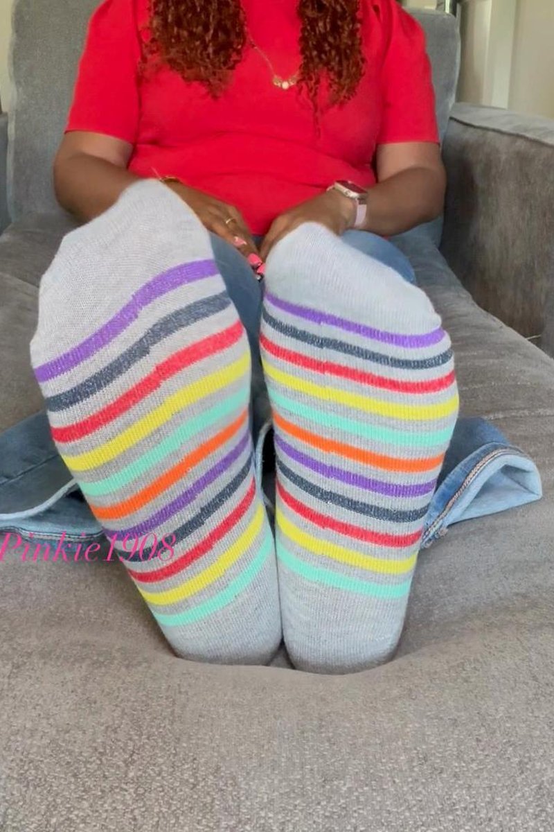 Sock Removal - Screenshot 1 of 4 - Body Worship