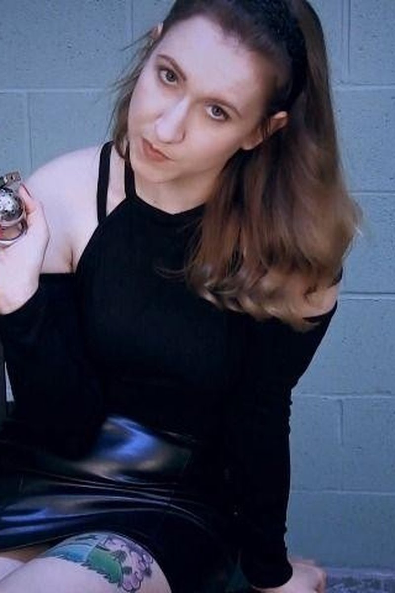 Pathetic Worm - Screenshot 1 of 4 - Femdom
