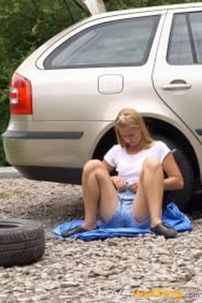 Violeta - Flat Tire - Screenshot 1 of 4 - Travelling