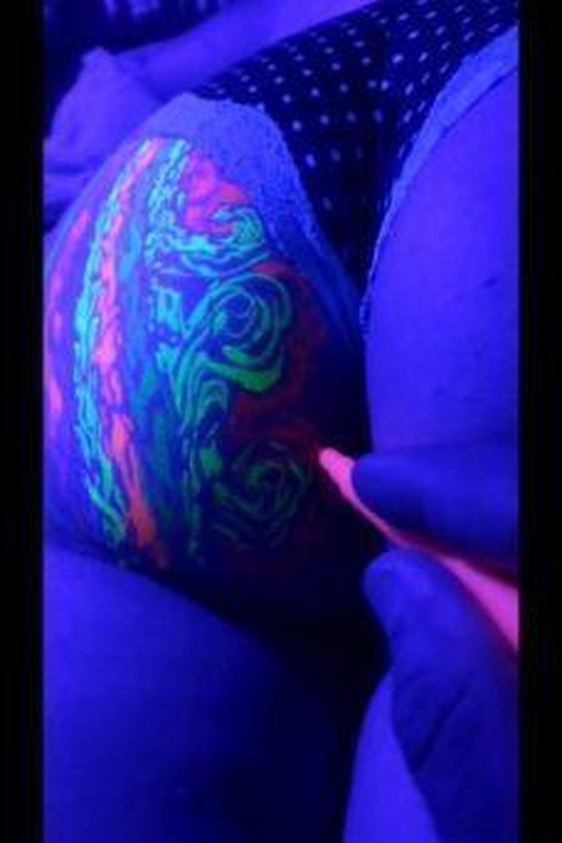 Black Light Booty - Screenshot 1 of 4 - Ass Fetish