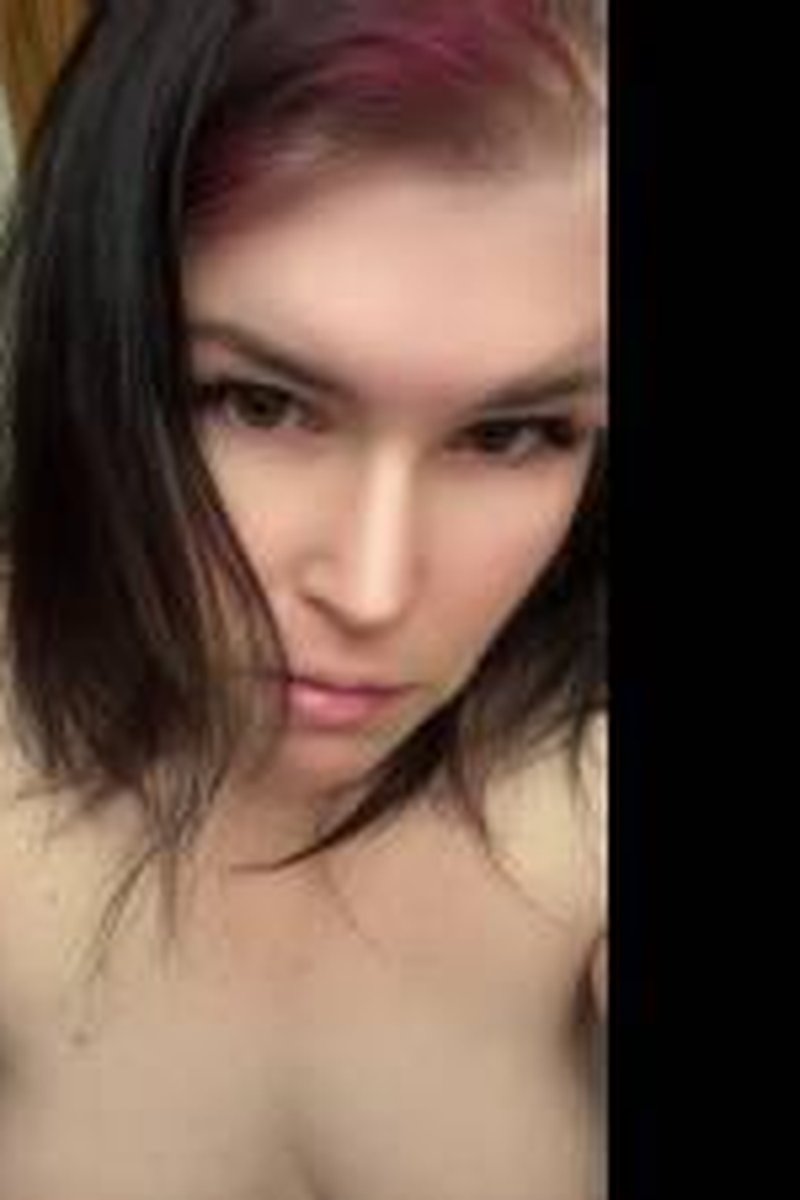 Innocent Topless Teaser - Screenshot 1 of 4 - Face Fuck