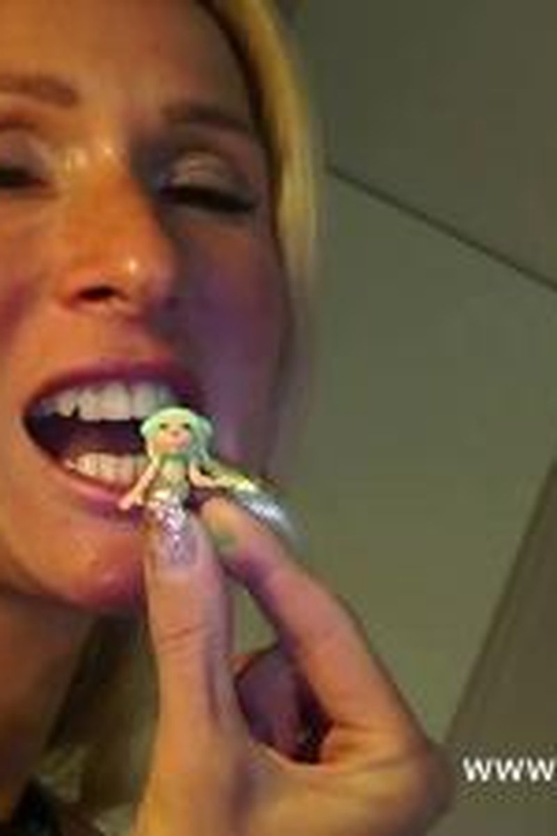 Giantess - Screenshot 1 of 4 - Fetish