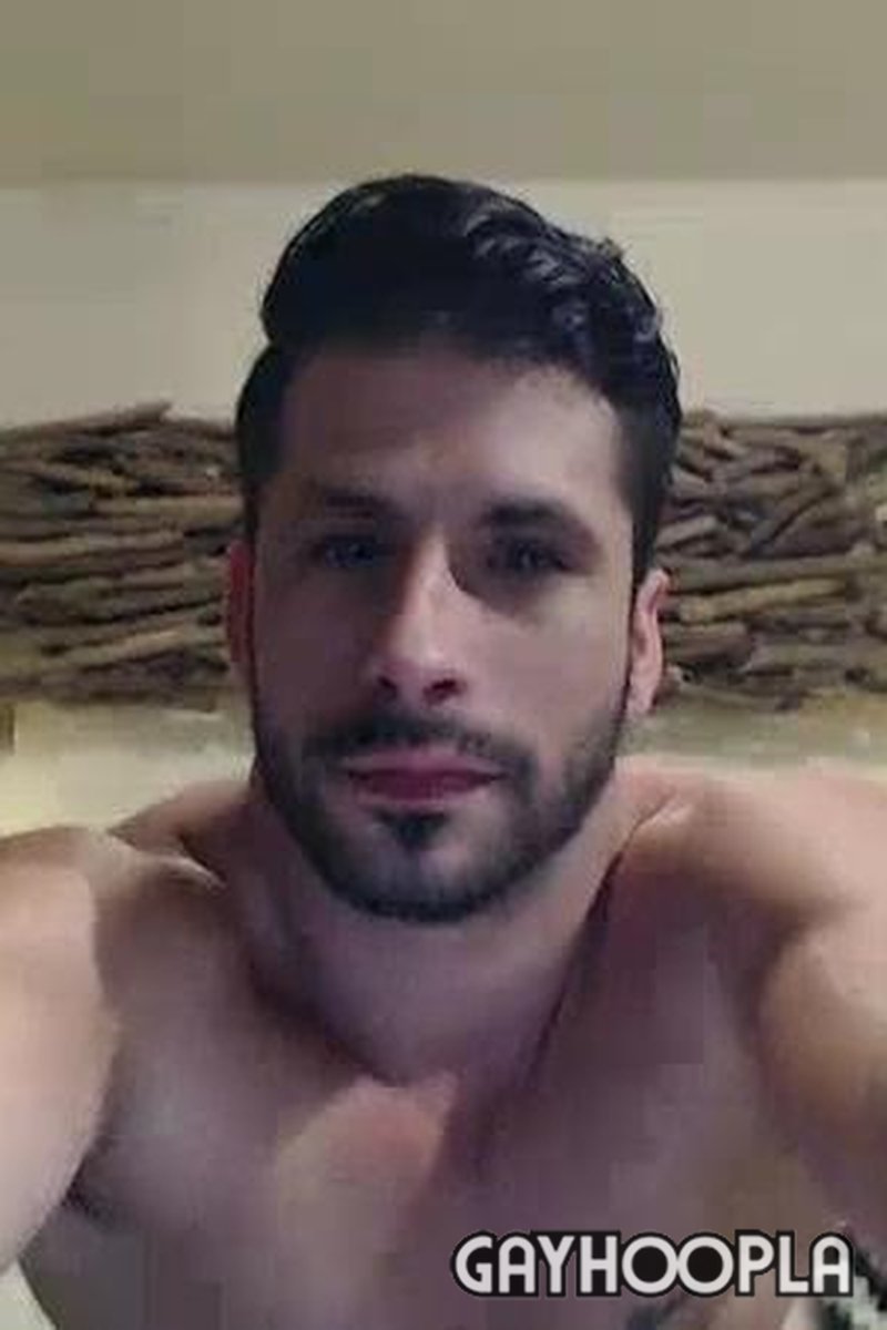 Body Builder Eats Cum - Screenshot 1 of 4 - Gay