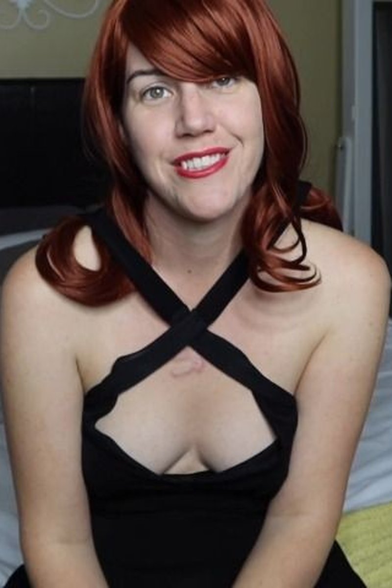 Live Stream Oops - Cut - Screenshot 1 of 4 - MILF (30+)