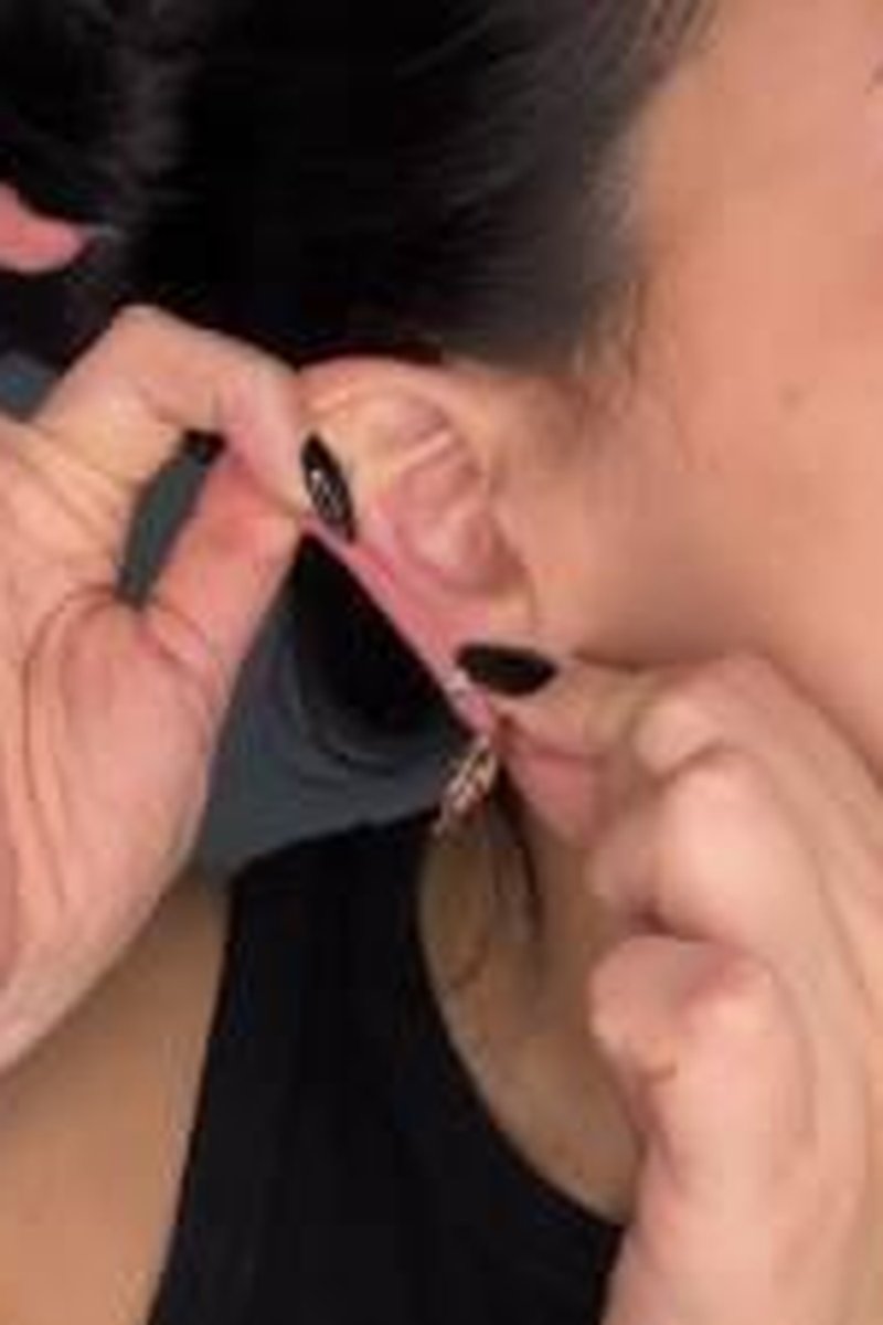 Ear Pulling Fetish - Screenshot 1 of 4 - Ear Fetish