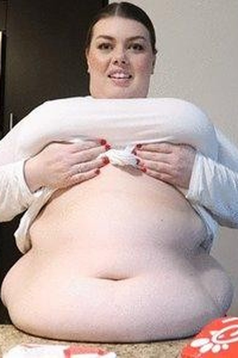 Topless Stuffing! - Screenshot 1 of 4 - BBW