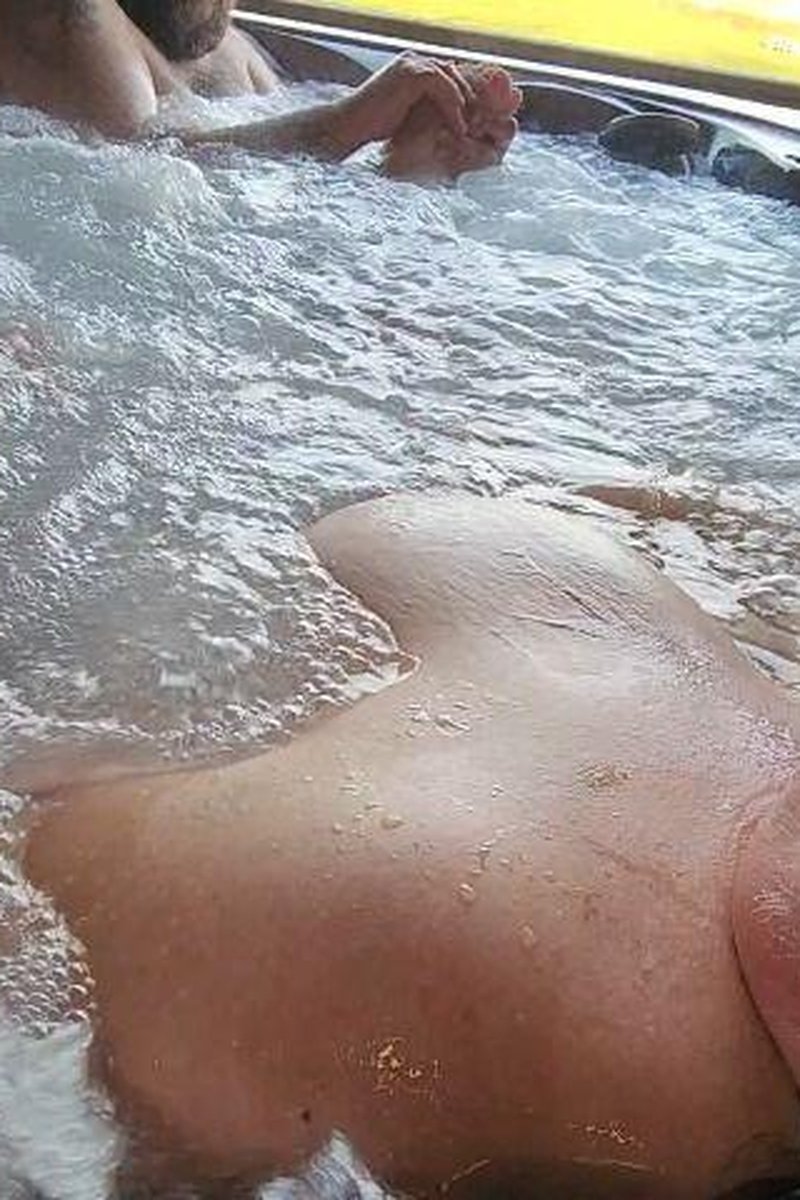 Foot Rub - Screenshot 1 of 4 - BBW