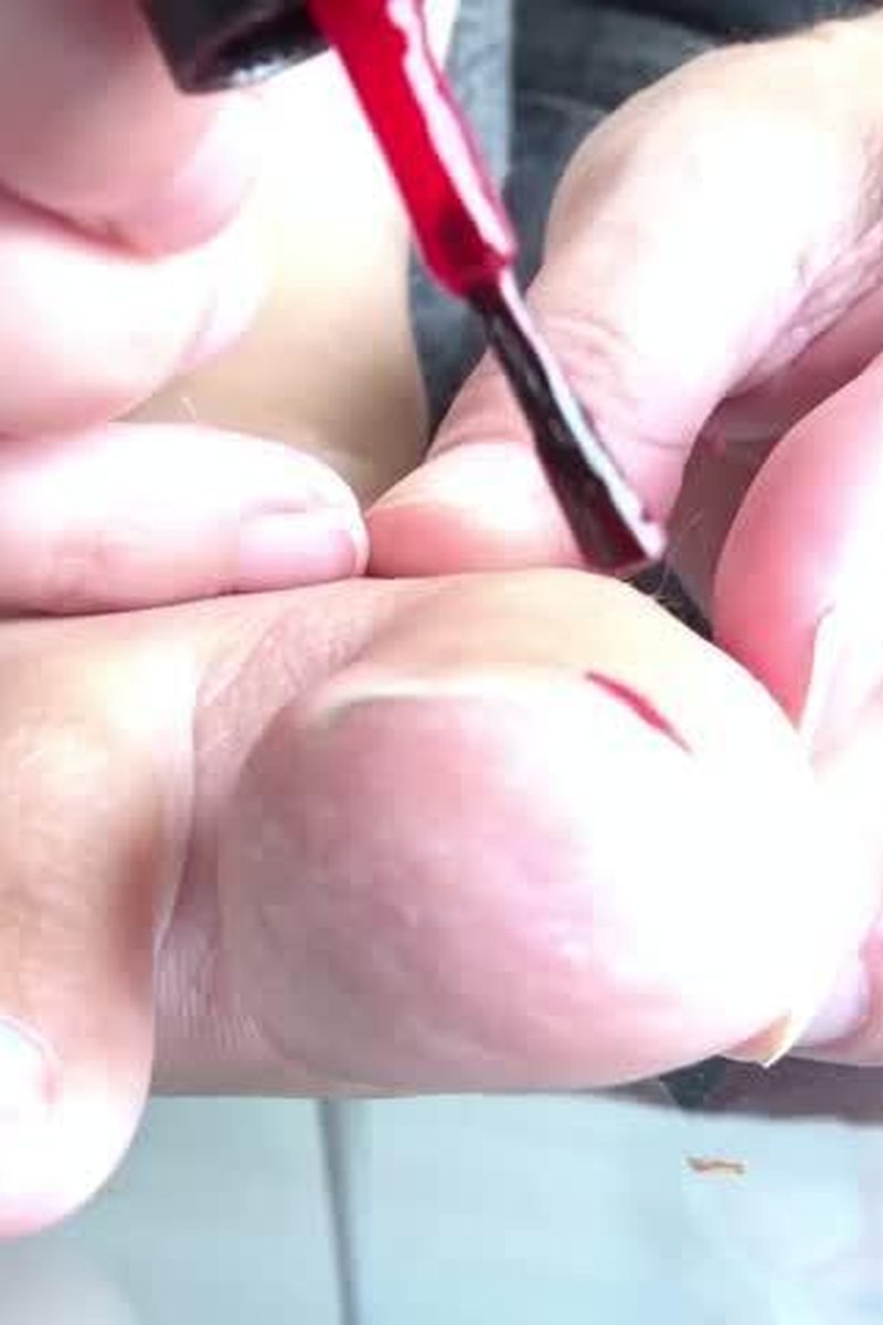 Quick Nail Polish - Screenshot 1 of 4 - Foot Fetish