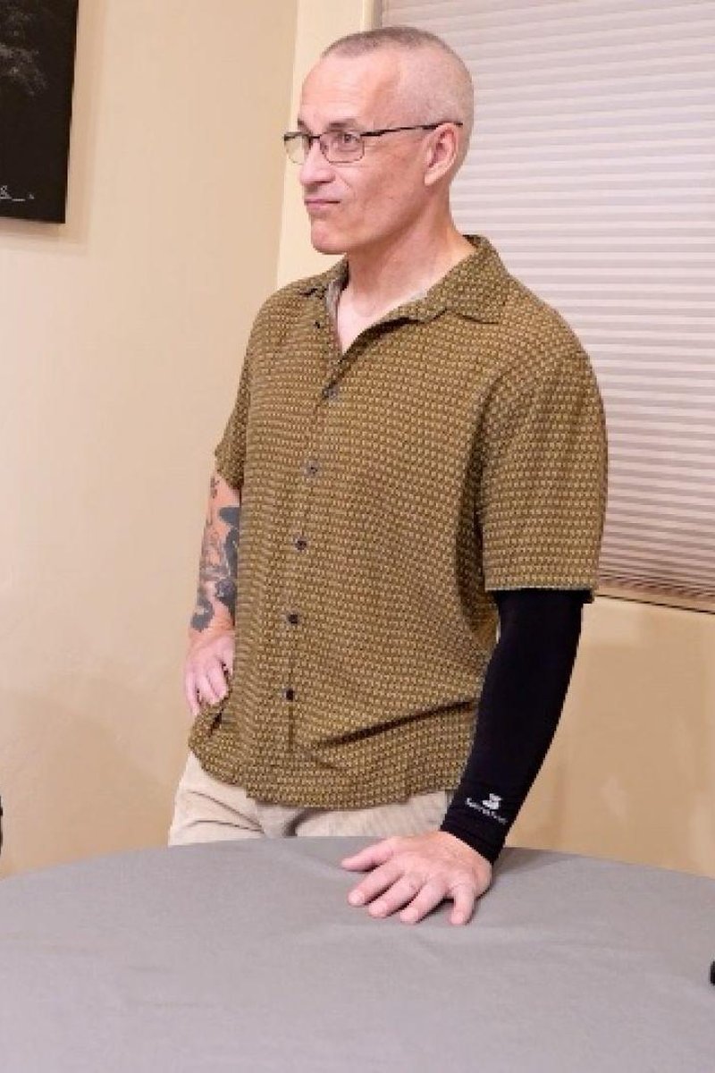 Video Preview - Screenshot 1 of 4 - Brown Hair