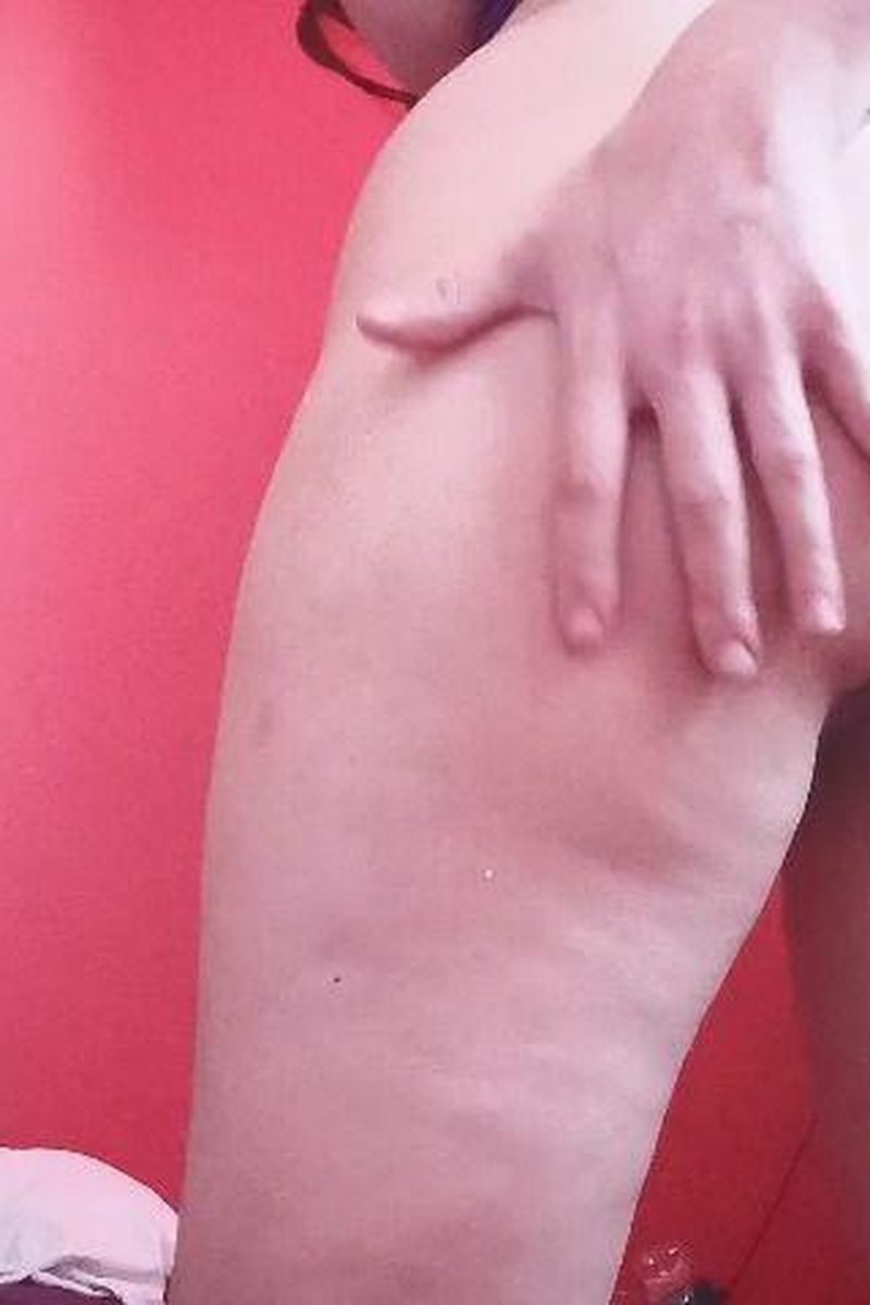 My New Buttplug - Screenshot 1 of 4 - Brown Hair