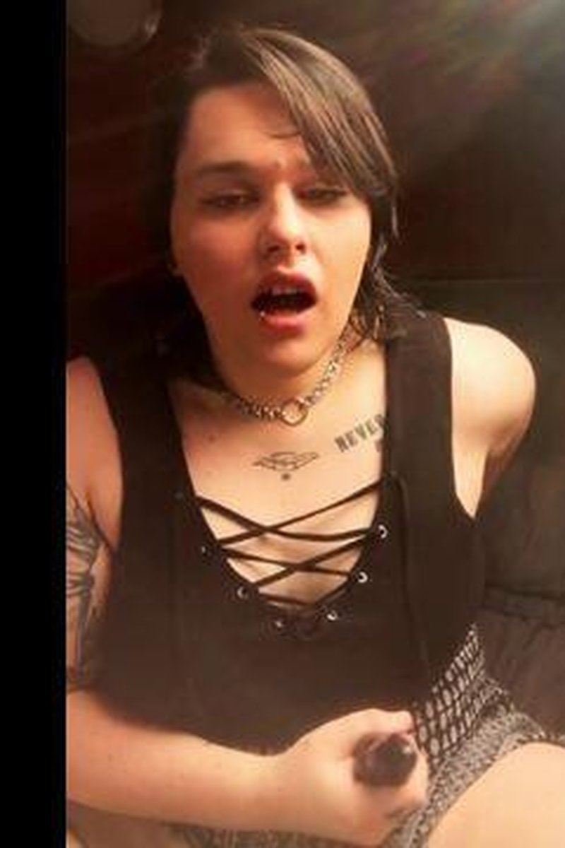 Fully Clothed - Screenshot 1 of 4 - Fully Clothed Female