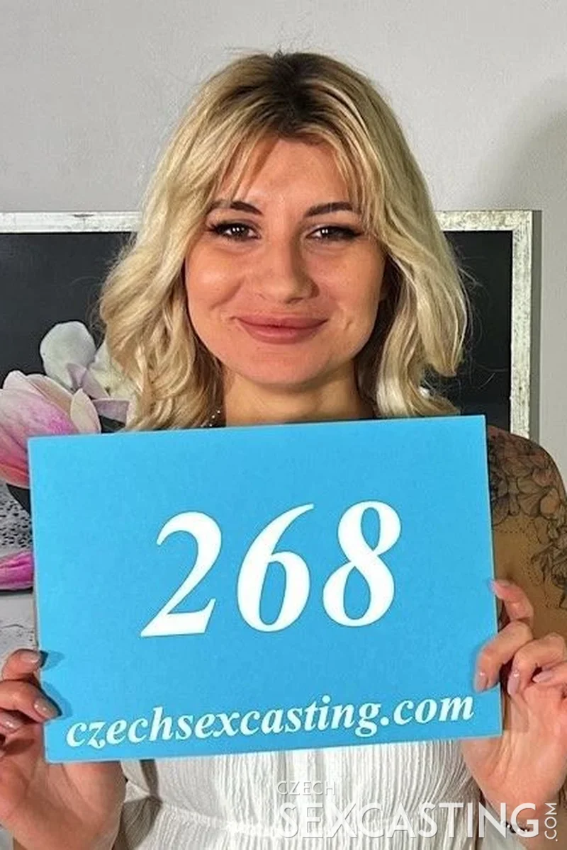 Sexy Ukrainian Blonde Provokes the Photographer - Screenshot 1 of 4 - Blowjob