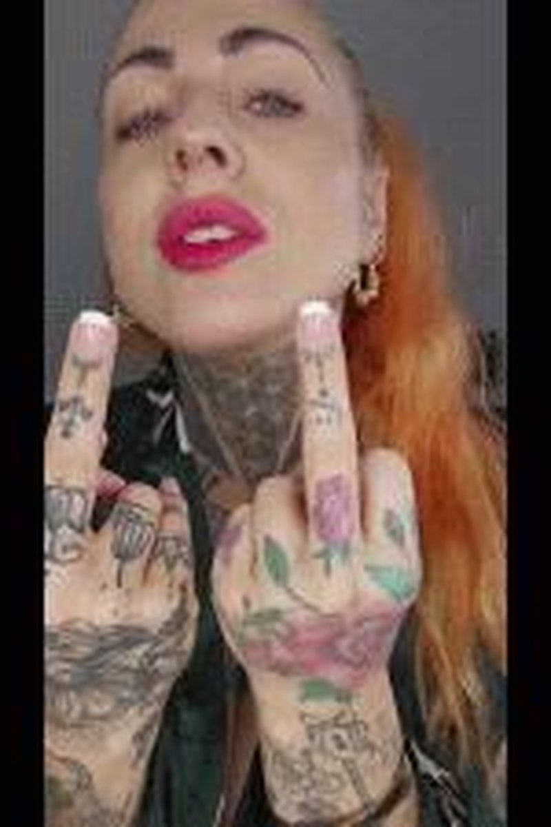 Middle Finger Obsession - Screenshot 1 of 4 - Fetish