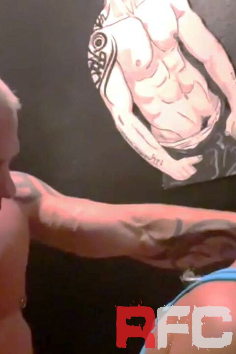 Bathroom Fuck - Screenshot 1 of 4 - Big Muscle Guys