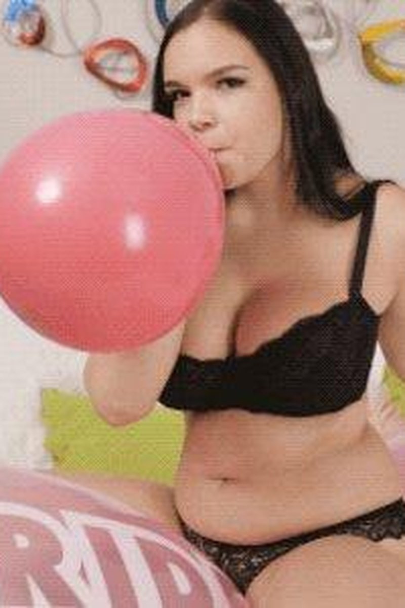 1127 Sofia Lee B2P 4K - Screenshot 1 of 4 - Balloon Fetish
