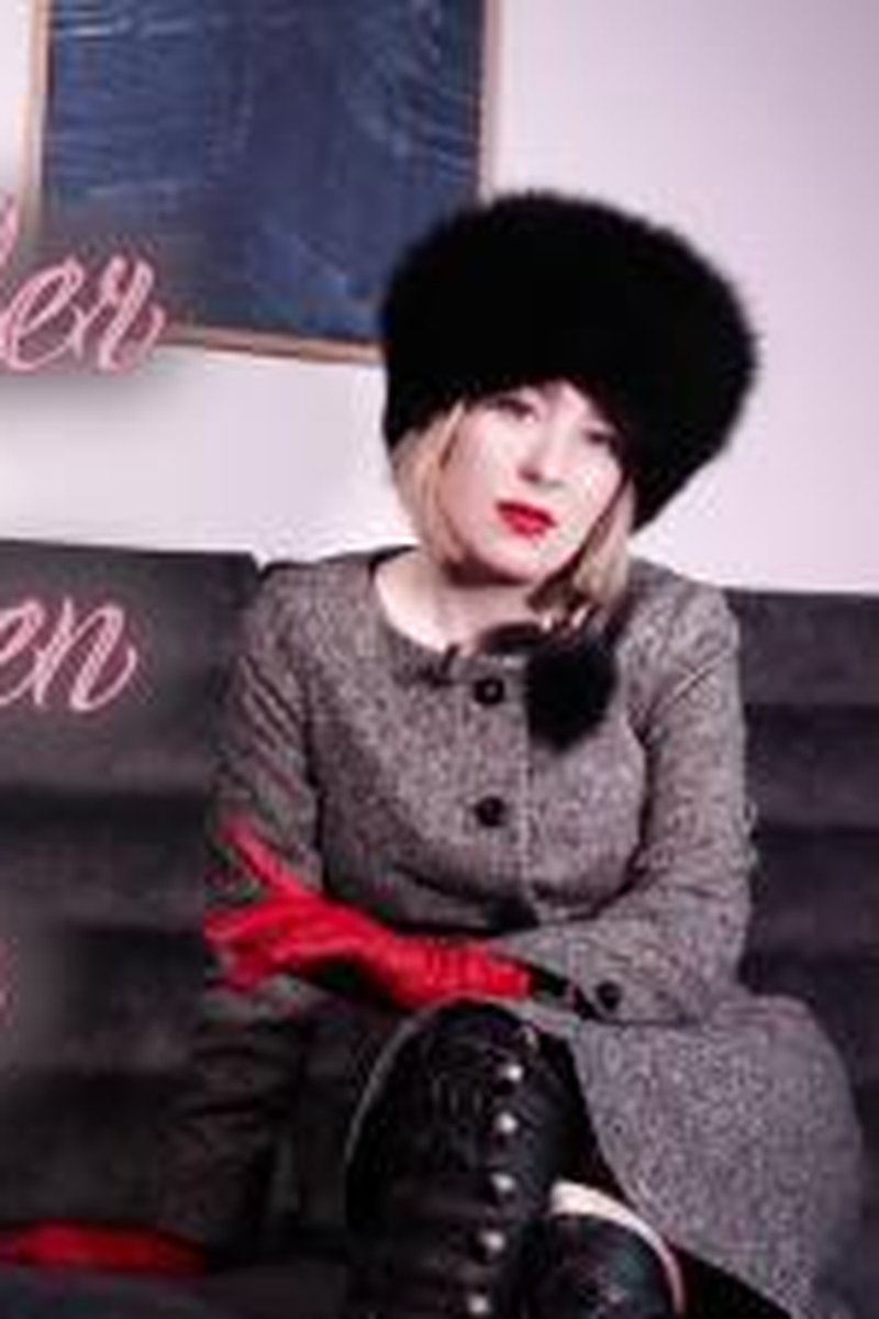 Surrender To Queen Grace - Screenshot 1 of 4 - Boots