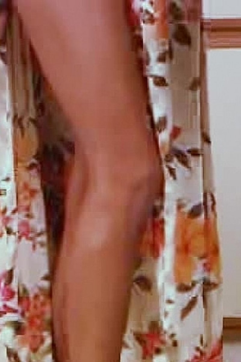 Devinderay Flowered Robe - Screenshot 1 of 4 - Brown Hair