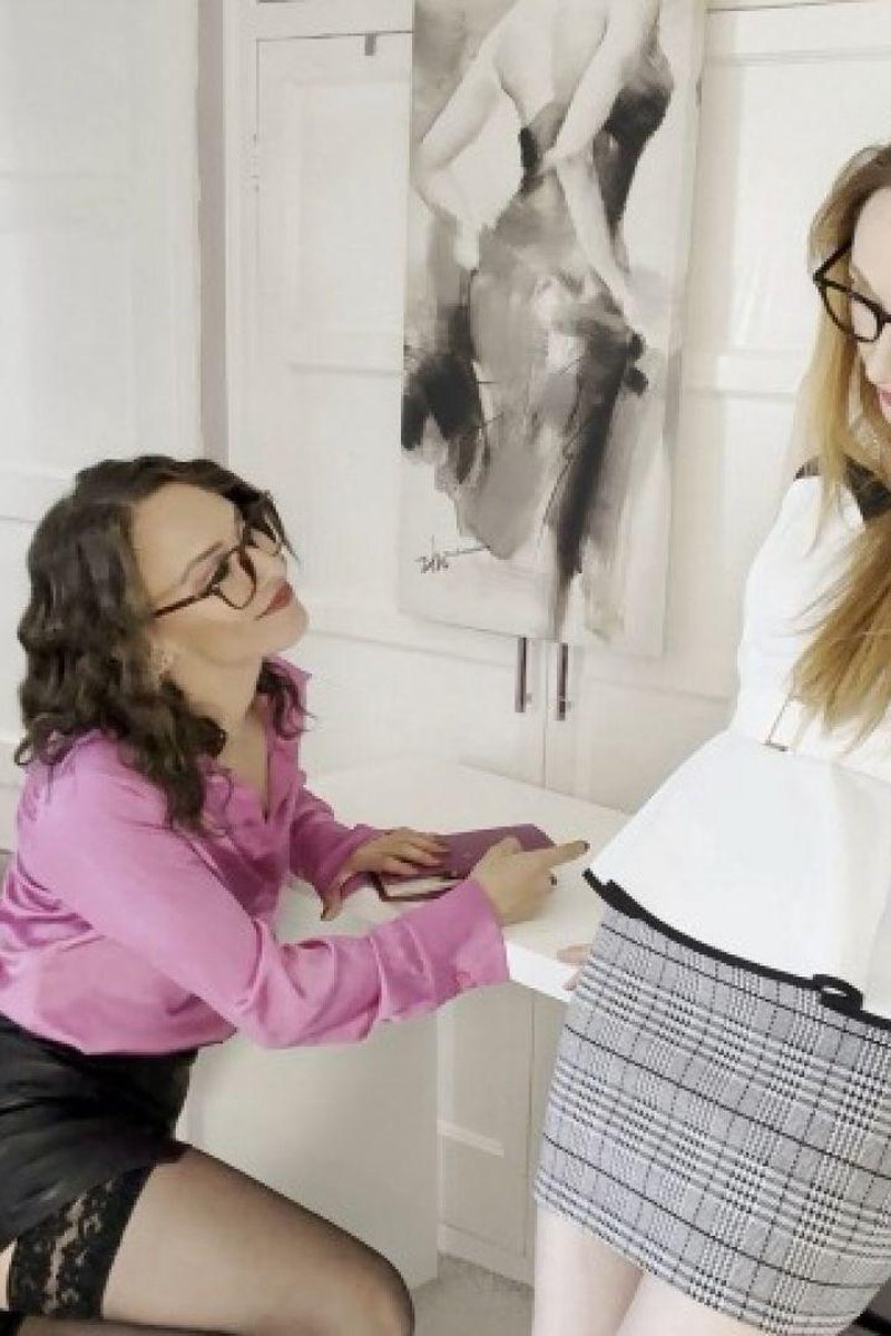 TP-manyvidslilykink-fisted-in-the-office-by-my-horny-lesbian-boss