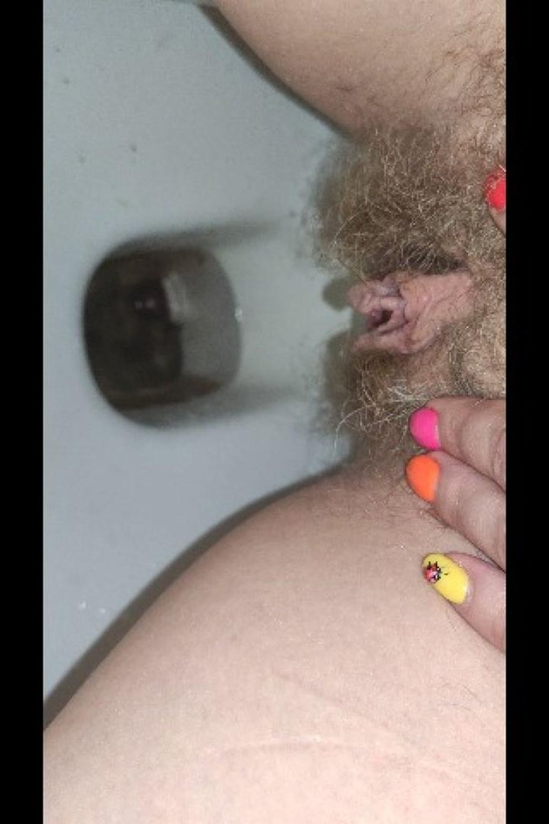 Pee Pee - Screenshot 1 of 4 - Golden Shower