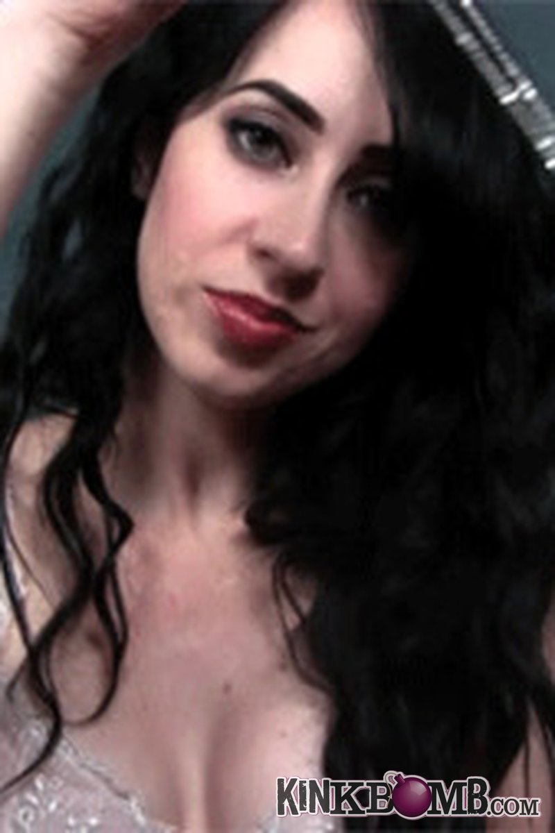Mina Thorne: Focus - Screenshot 1 of 4 - Femdom