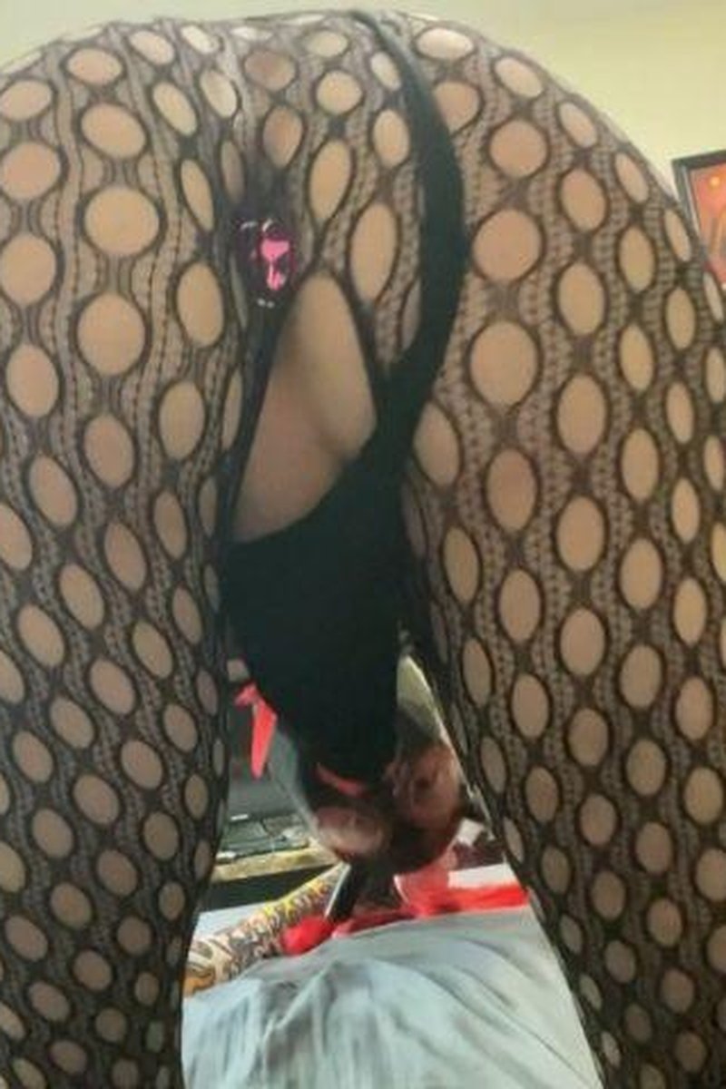 Bent Over Buttplug - Screenshot 1 of 4 - Bodystocking